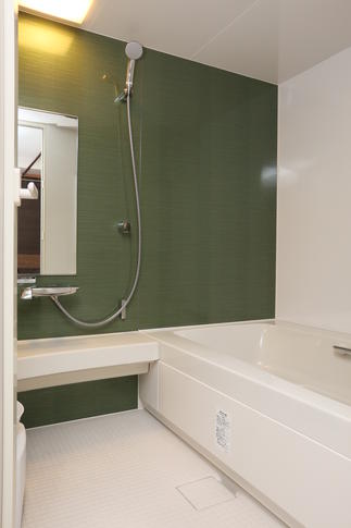 ユニットバスはLIXILスパージュ。