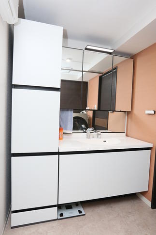 洗面化粧台にはLIXILルミシスを使用。