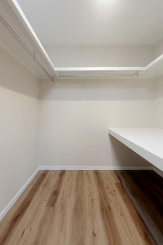 寝室ウォークインクローゼット(２．５帖）