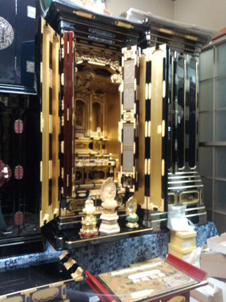 まずは、お仏壇選びから・・・。