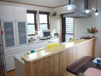 このキッチン収納があるので片付けがスムーズでとても便利です