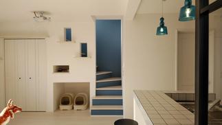 LDKからの階段とキャットウォーク