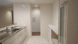 明るいキッチンに仕上げました。