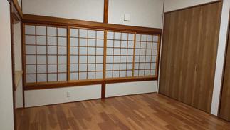 真壁和室の雰囲気を残した寝室