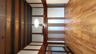 伝統的な枠の内の雰囲気を残したリビング