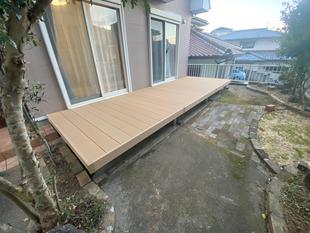 古くなったウッドデッキを人工木の樹脂デッキへ