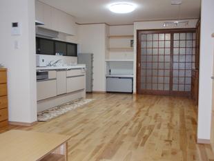 無垢を使って温かみのあるL.D.K.に