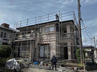 Before　外壁はチョーキングが確認できました（劣化のサインです）