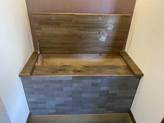 宝箱の様な収納庫