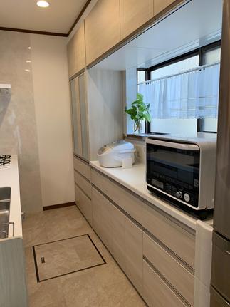 すっきりとしていても大容量のキッチン収納