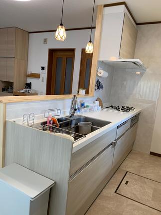 対面式になってリビングの家族と会話が楽しめるキッチンになりました。