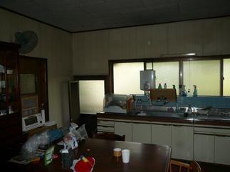 キッチンクロス貼替工事　before