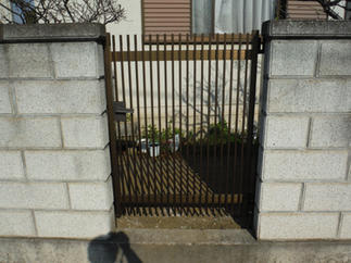 東面　門扉