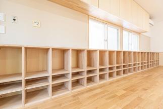 造り付け収納棚の設置