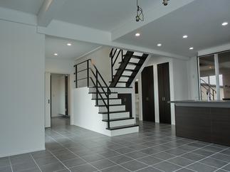 ストリップ階段