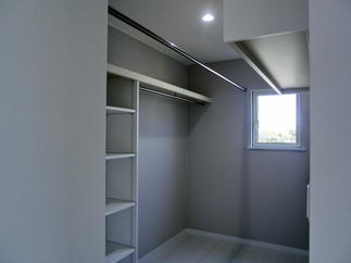 ２階寝室クローゼット
