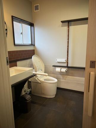 店内⑤バリアフリートイレ