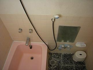 懐かしい雰囲気の浴室。