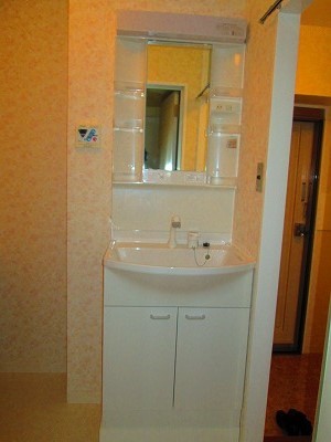 コンパクトな洗面化粧台