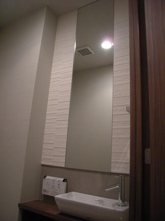 ミラーを合わせてオシャレな空間に仕上げます。