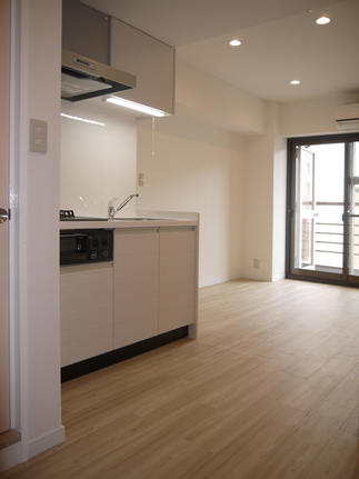 すっきりと白いカラートーンでリゾート感抜群！上質な温泉に癒されリフレッシュ。