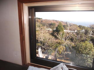 木枠の窓をアルミサッシにかえて、気密性や断熱性がアップしました。