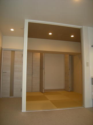 リビングはカーペット、寝室の和室は半畳たたみ。もちろんバリアフリーです。