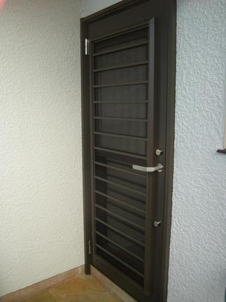 勝手口ドアもリシェントに！