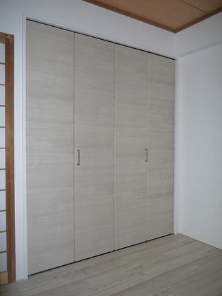 和室から洋室になった収納スペース。