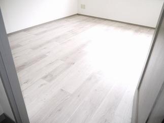 カーペットだったお部屋もフローリングに。