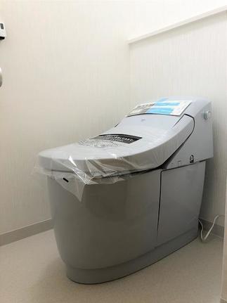 リクシルシャワートイレ・プレアスＬＳ　グレーをチョイス。