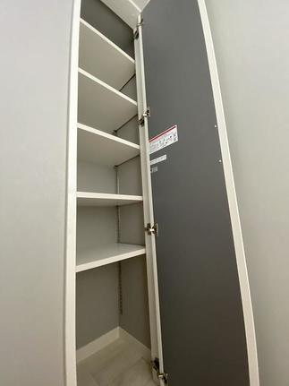 廊下壁面の収納