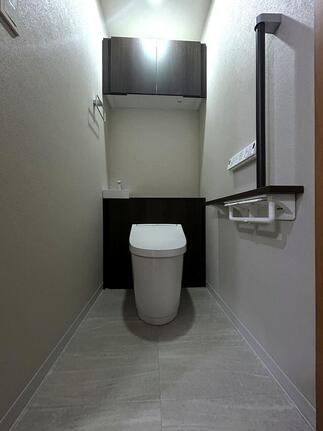 リクシルシャワートイレ・Jフィット。