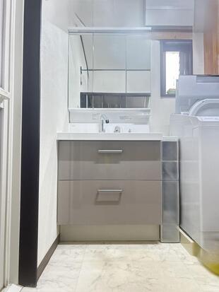 熱海のリフォーム会社！メンテナンスを機に洗面化粧台をお取替え！　緑ヶ丘　Ｎ様邸。