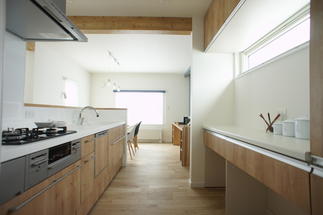 ナチュラル空間に合うグレインウッドのキッチン