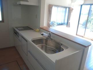 奥様のご希望の対面式キッチン