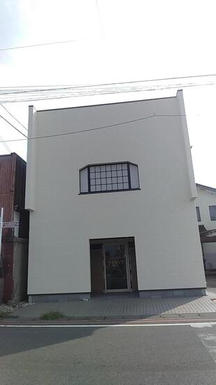 車の衝突事故からの修復と改善