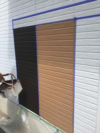 工事中   色の確認で試し塗りをしています