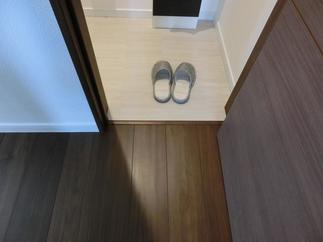 [施工後]とてもすっきりしたトイレ入り口