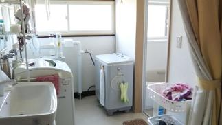 白で統一した明るく広がりを感じる洗面脱衣所へと変わりました！