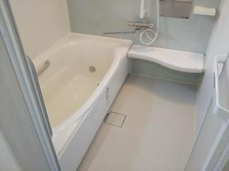 タイル貼りのお風呂からお掃除しやすいお風呂へ