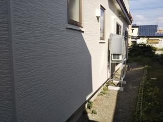 傷みのある外壁をDanサイディングでカバー