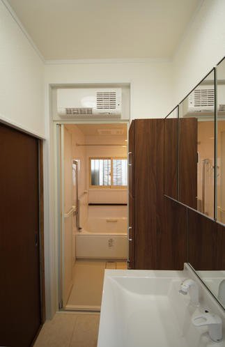 ヒートショックを防止！洗面化粧室側暖房。