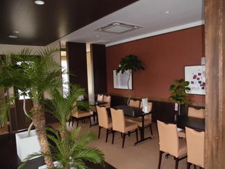 内装は老舗料亭の経営に相応しく、シックなデザイン