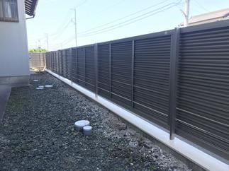 視線を遮りつつ、風を通す。