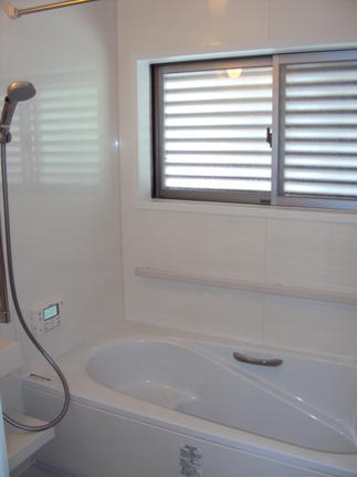 足元が冷たかったタイル張りのお風呂をユニットバスにしました。