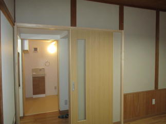 寝室から見たトイレ