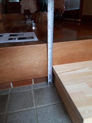 玄関あがり框の段差の乗り越えをスムーズに