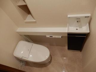 トイレも節水タイプのプレアスに交換し、エコなお住まいに変身