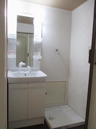 スッキリとした洗面化粧台はオフトで